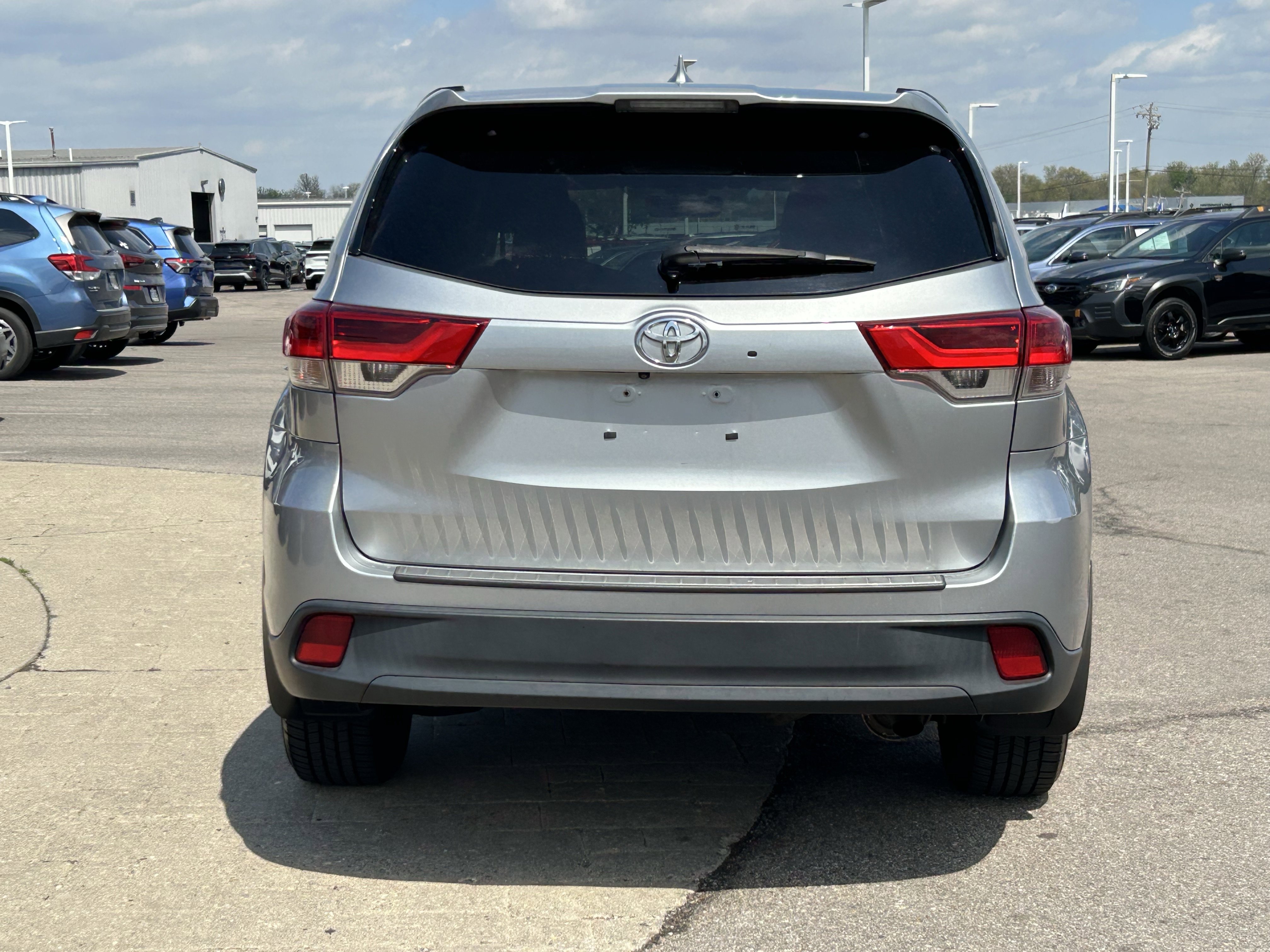 Used 2017 Toyota Highlander SE AWD/4WD image 6