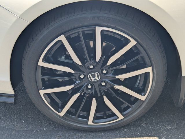 Used 2024 Honda Accord Touring image 11