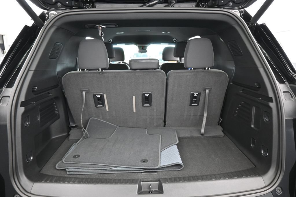 Used 2026 Chevrolet Traverse LT FWD image 34