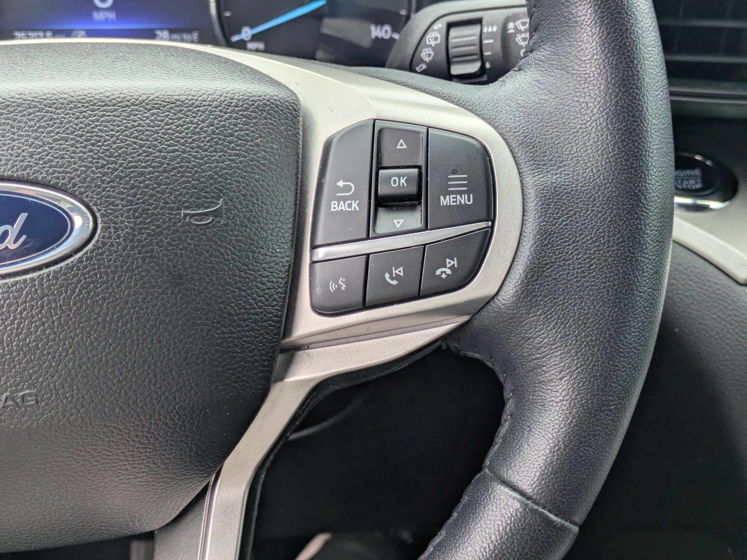 Used 2023 Ford Explorer XLT AWD/4WD image 18