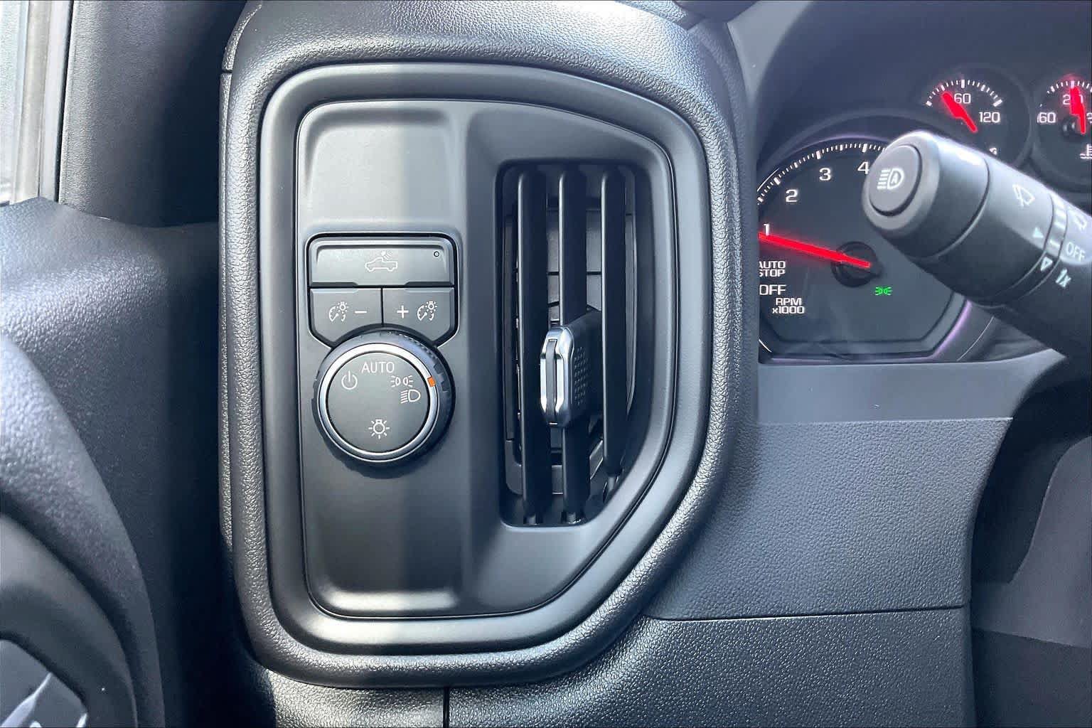 Used 2026 Chevrolet Silverado 1500 Custom RWD image 33