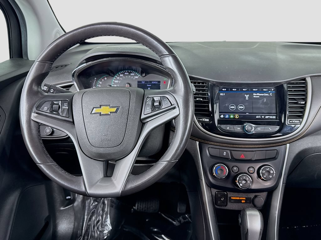 Used 2019 Chevrolet Trax LT w/ LT Convenience Package FWD image 12