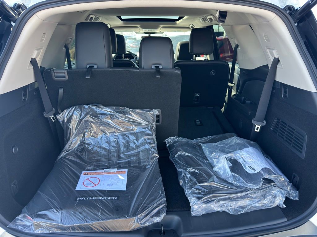 New 2026 Nissan Pathfinder SL w/ SL Premium Package image 17