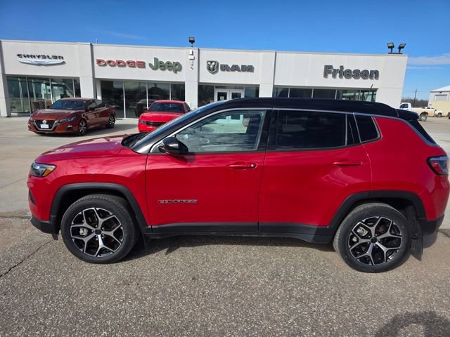 Used 2023 Jeep Compass Limited AWD/4WD image 5