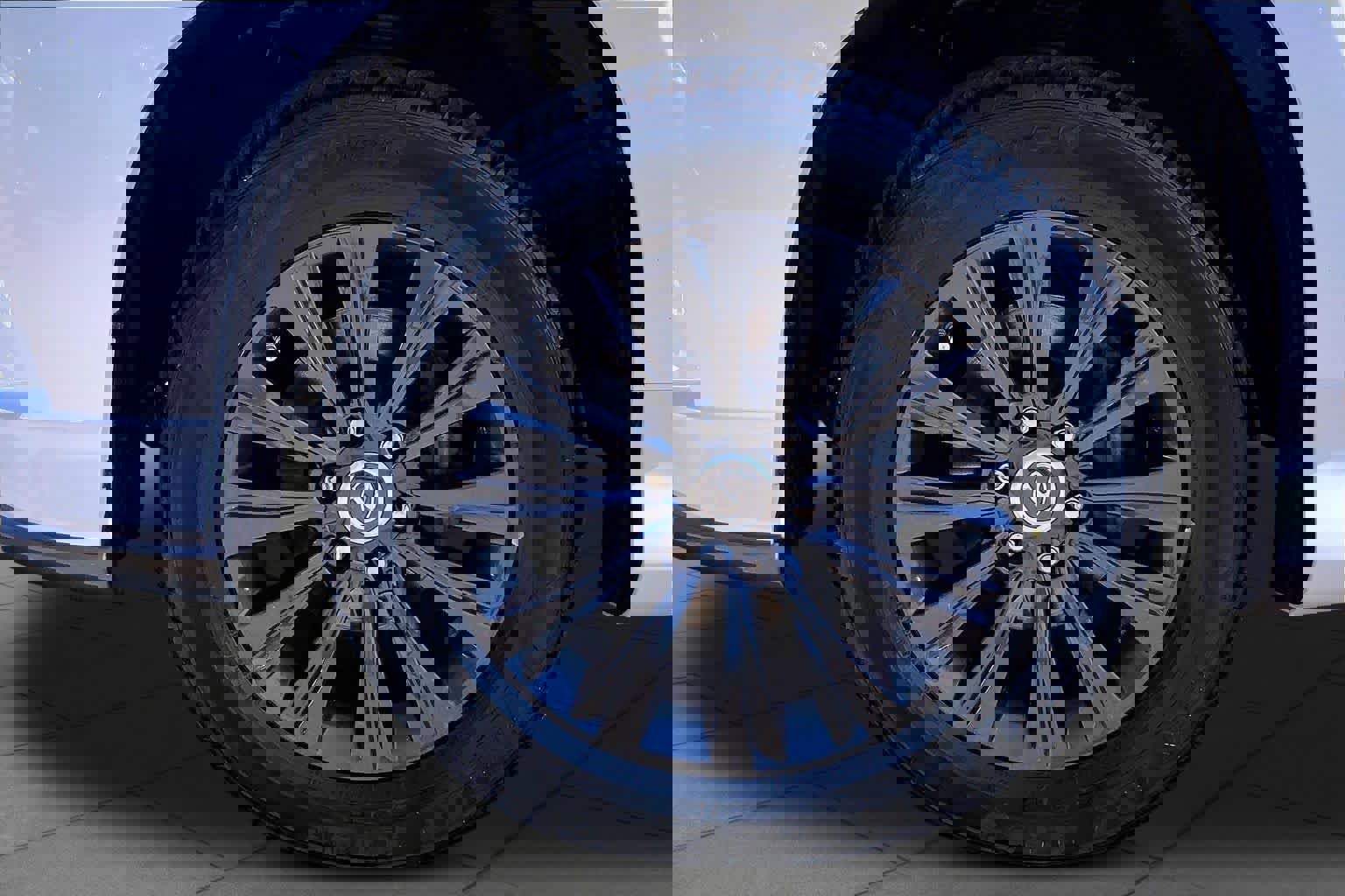 Used 2023 Lexus GX 460 Premium w/ Accessory Package image 11