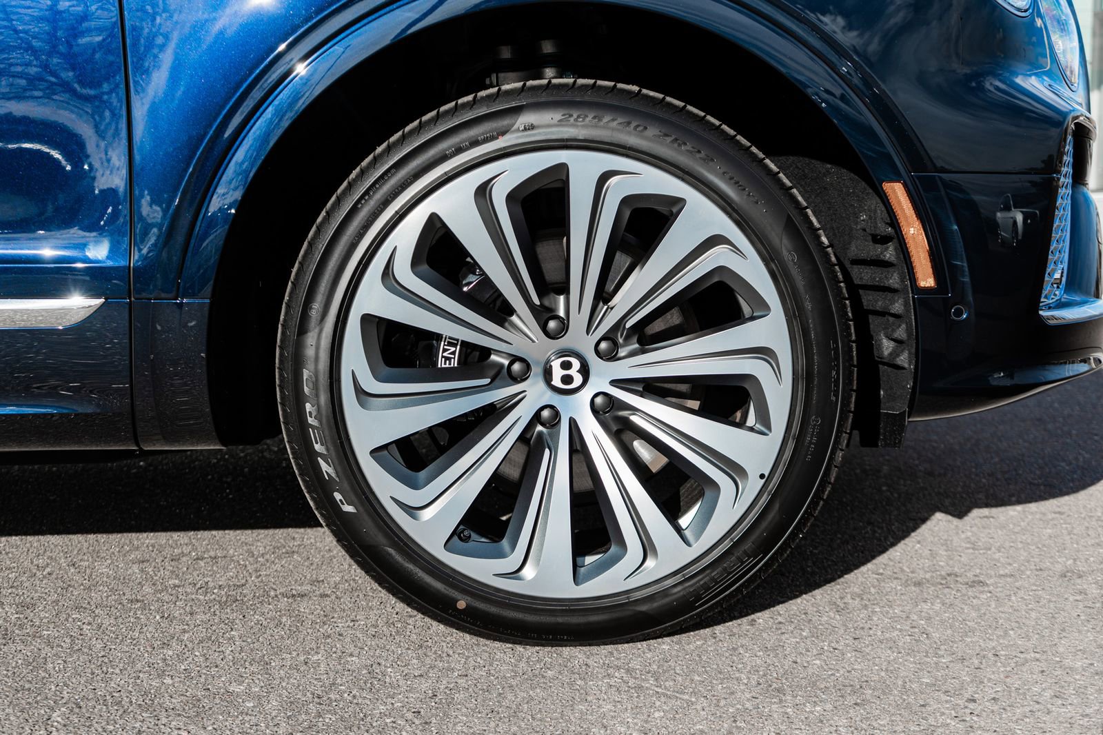 Used 2025 Bentley Bentayga image 15