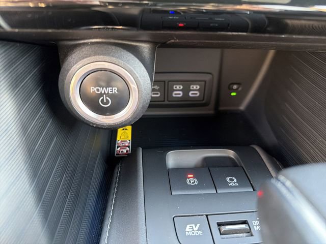 Used 2023 Toyota Venza Limited image 15