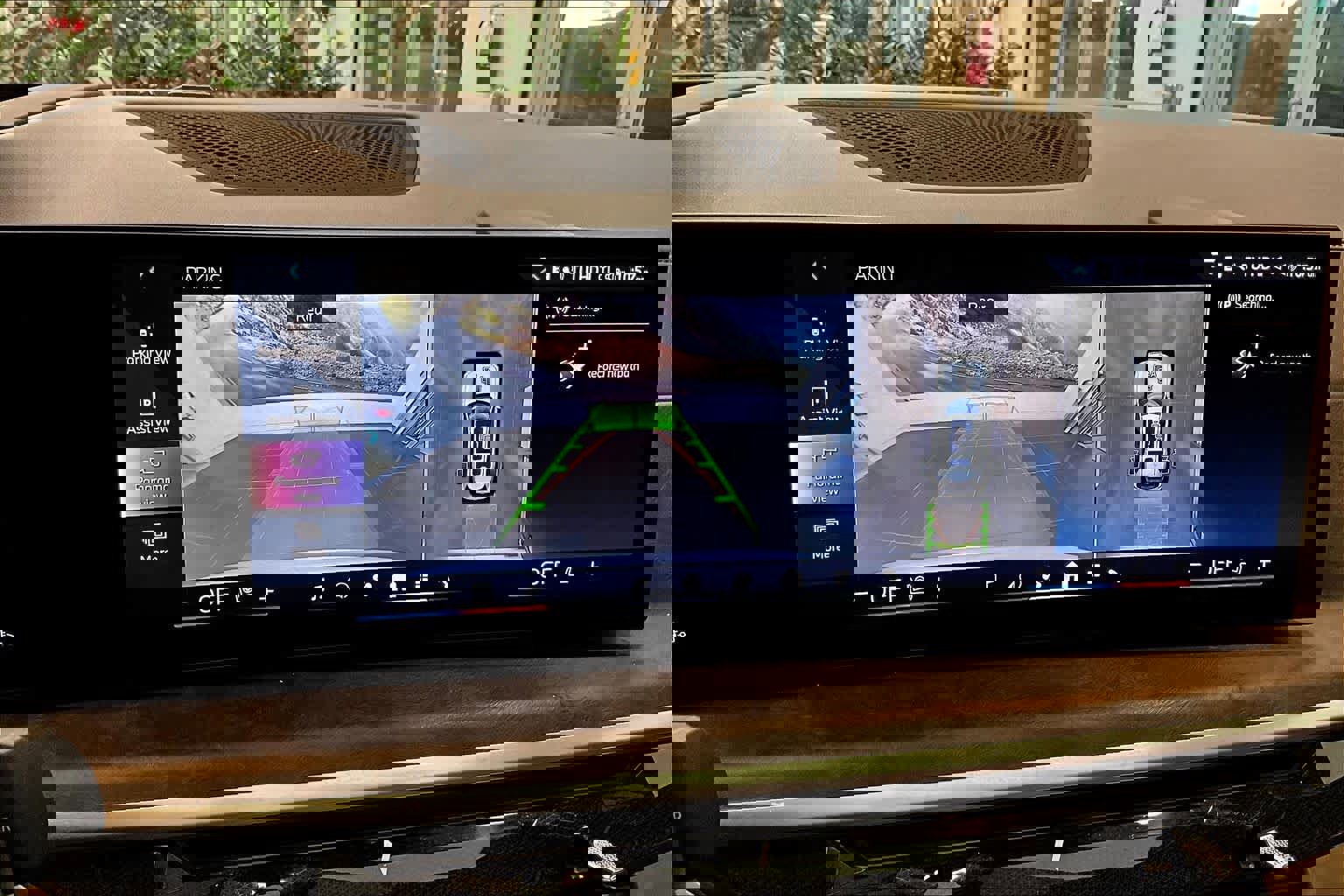 Used 2024 BMW X7 xDrive40i w/ M Sport Package image 28