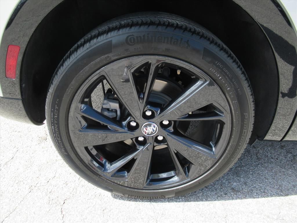 Used 2023 Buick Envision Essence w/ Sport Touring Package image 27