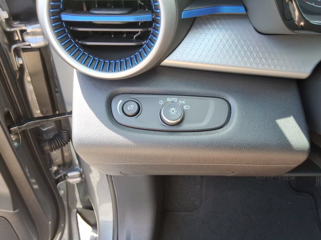 New 2026 Chevrolet Trax LS w/ LS Convenience Package FWD image 34