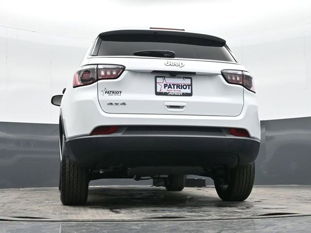 Used 2025 Jeep Compass Sport w/ Mopar Graphics Package image 38