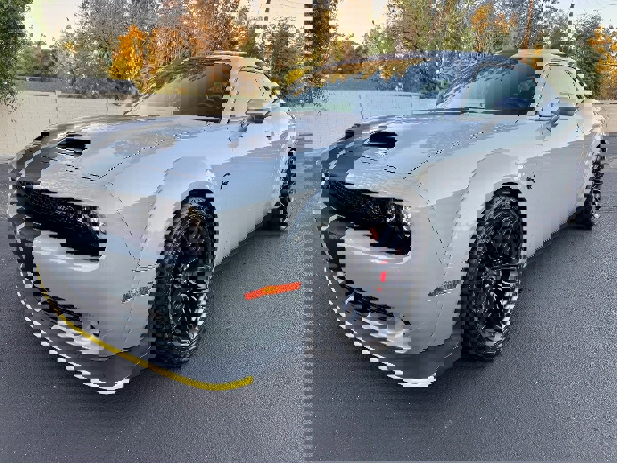 Used 2019 Dodge Challenger SRT Hellcat image 2