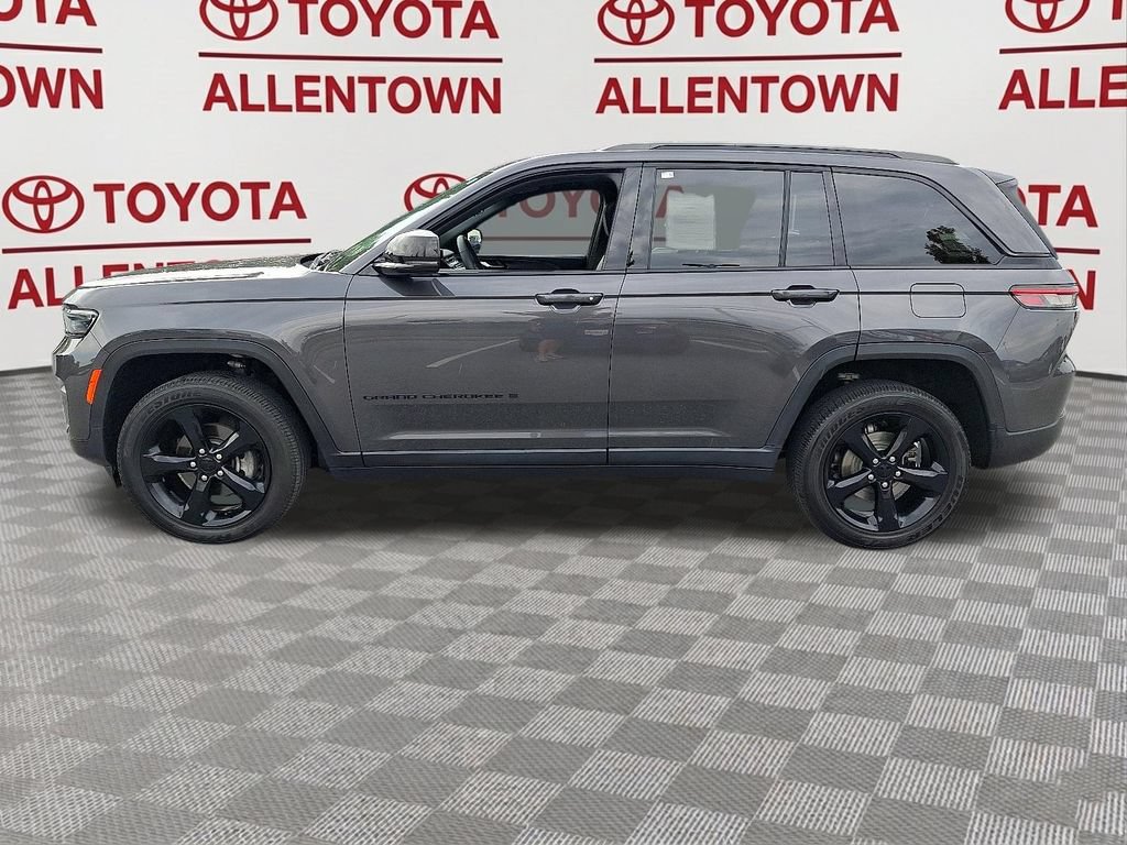 Used 2023 Jeep Grand Cherokee Altitude AWD/4WD image 4