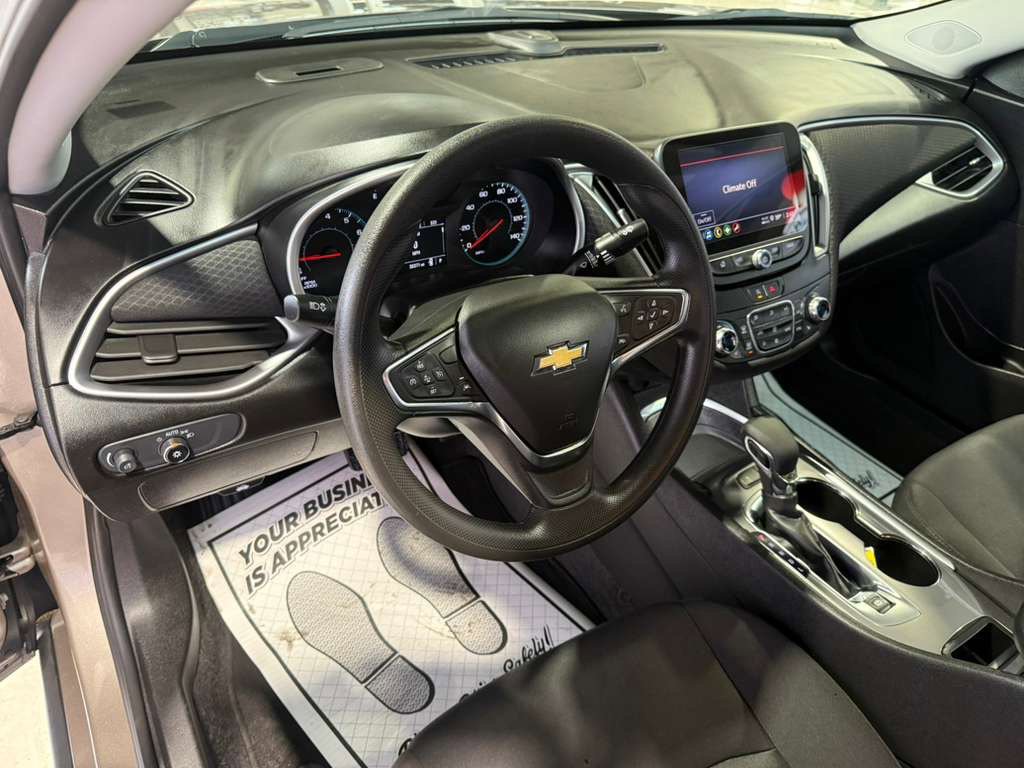 Used 2025 Chevrolet Malibu LT FWD image 30