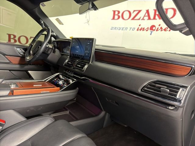 Used 2023 Lincoln Navigator Reserve AWD/4WD image 17