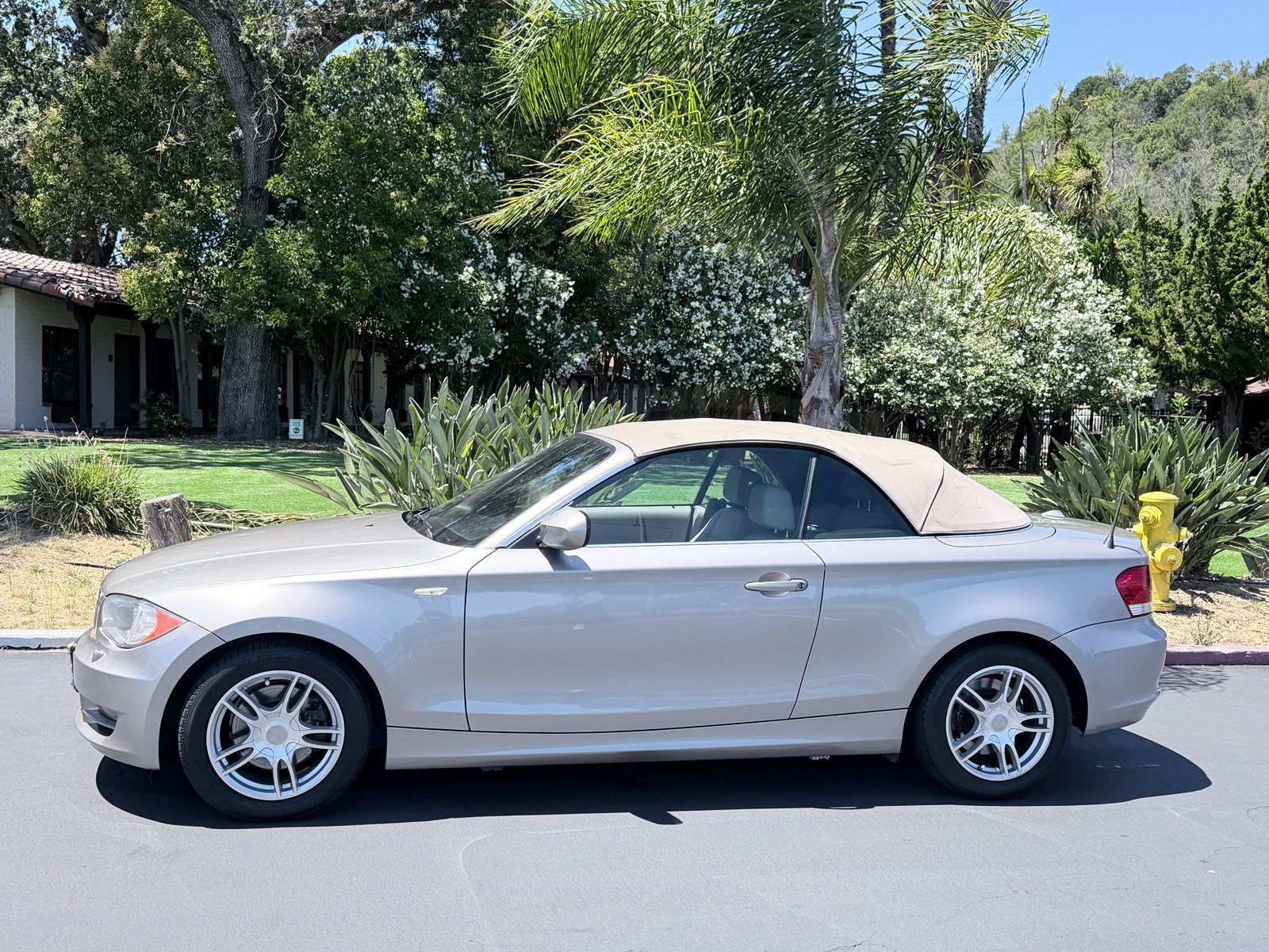 Used 2011 BMW 128i Convertible RWD image 5