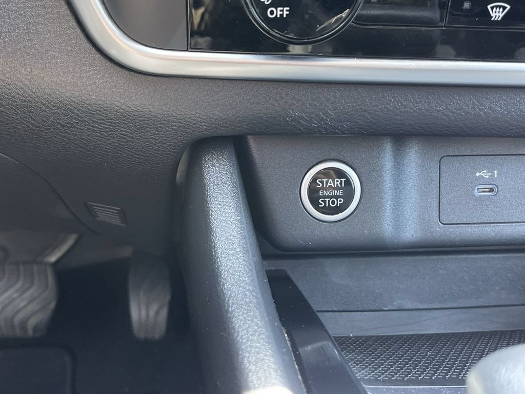 Used 2021 Nissan Rogue S FWD image 16