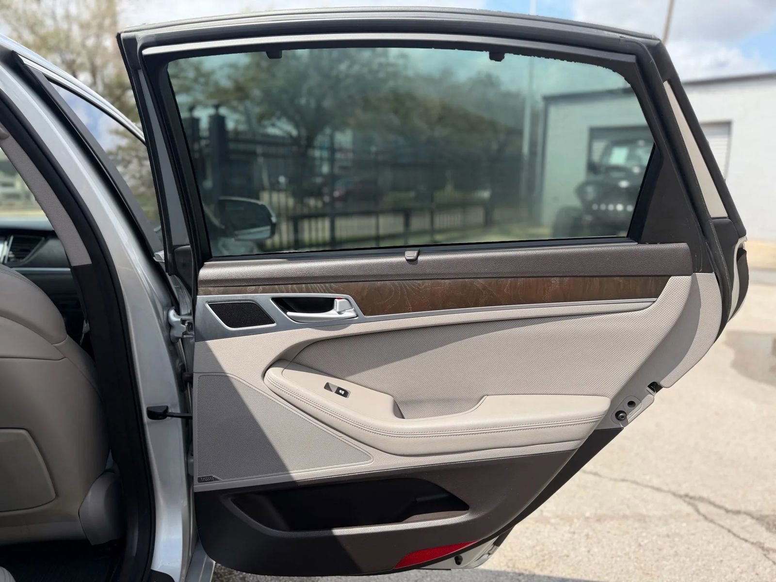 Used 2015 Hyundai Genesis 5.0 image 14