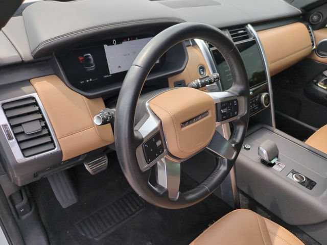 Used 2023 Land Rover Discovery Metropolitan Edition AWD/4WD image 7