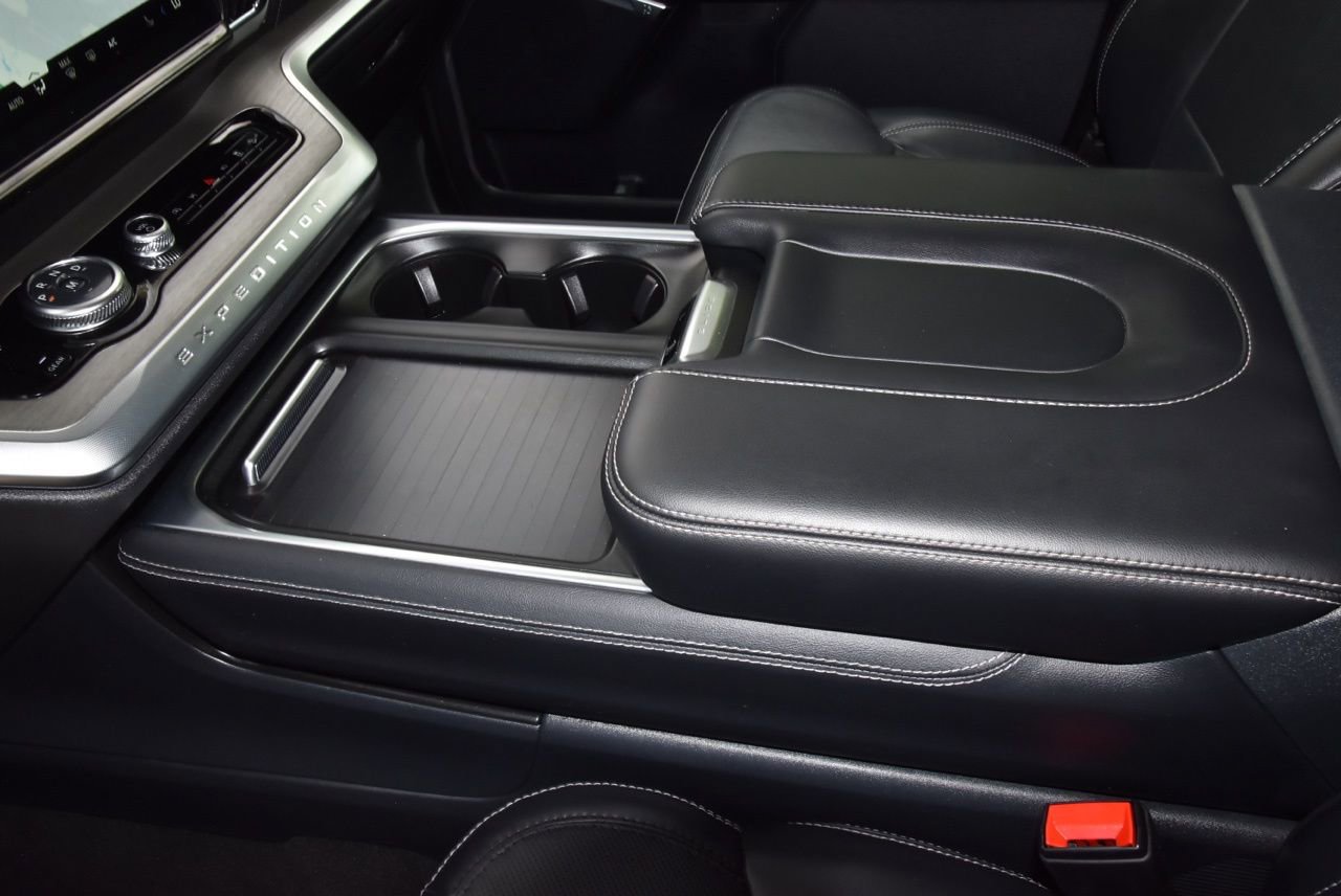 Certified 2025 Ford Expedition Platinum image 31