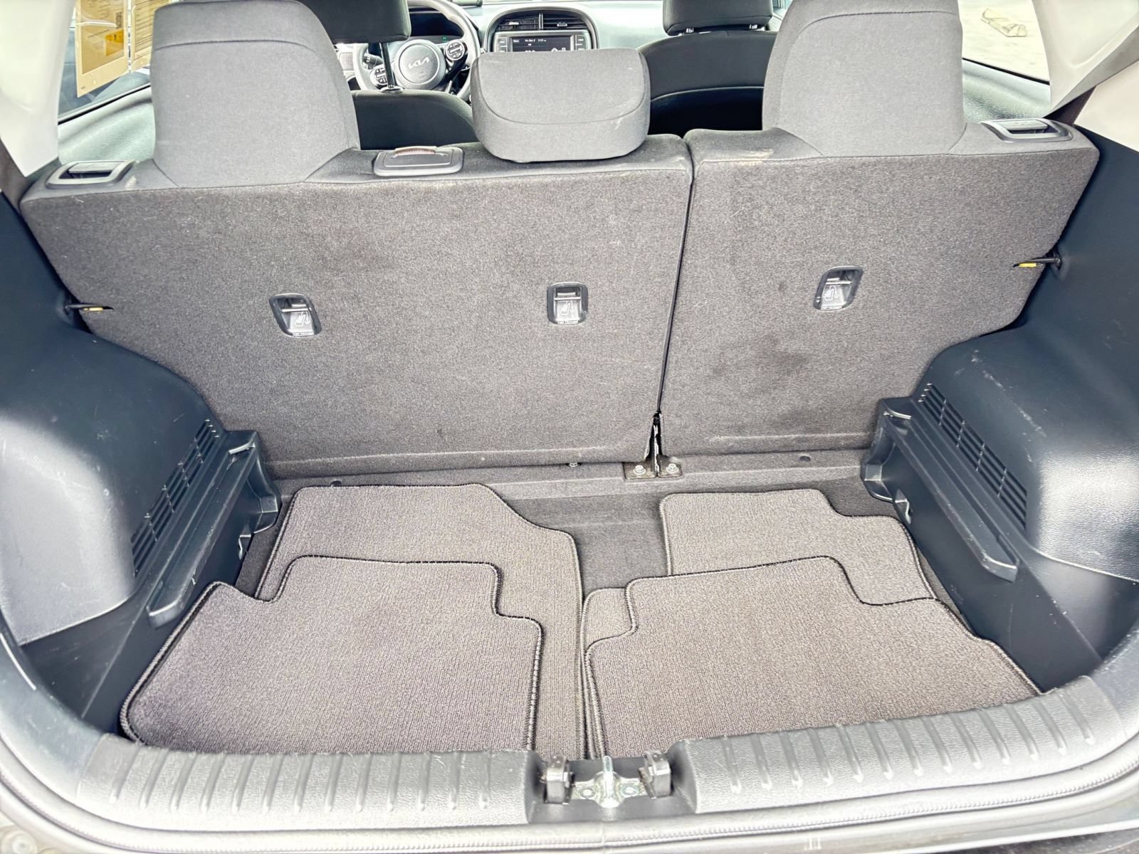Used 2025 Kia Soul LX w/ LX Technology Package FWD image 28