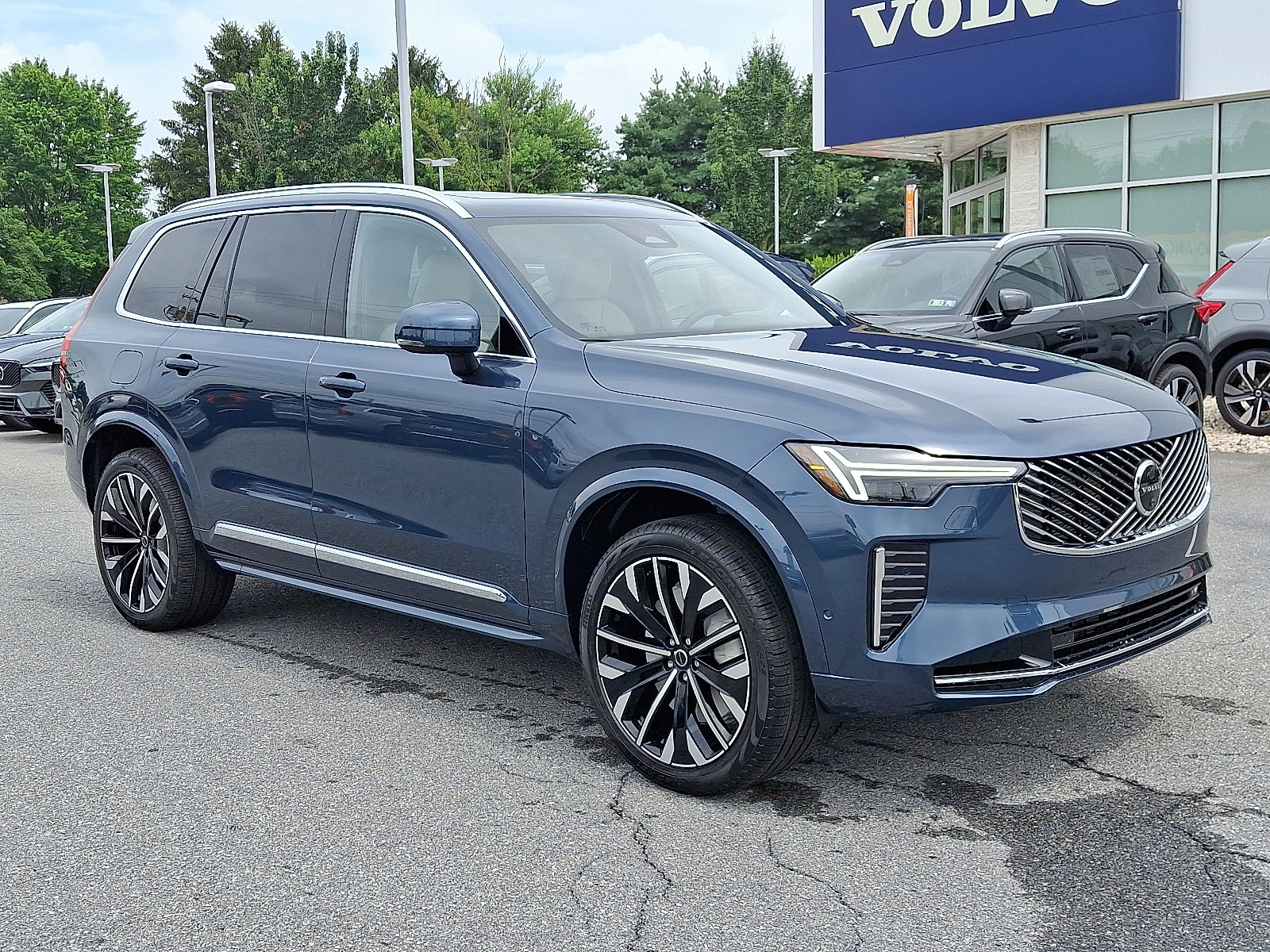 New 2026 Volvo XC90 B6 Plus w/ Protection Package Premier