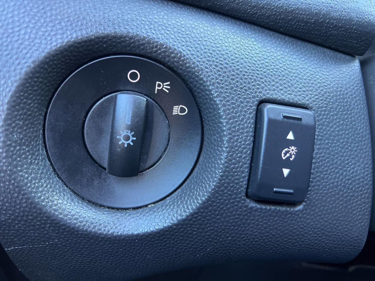 Used 2012 Ford Fiesta SE FWD image 23