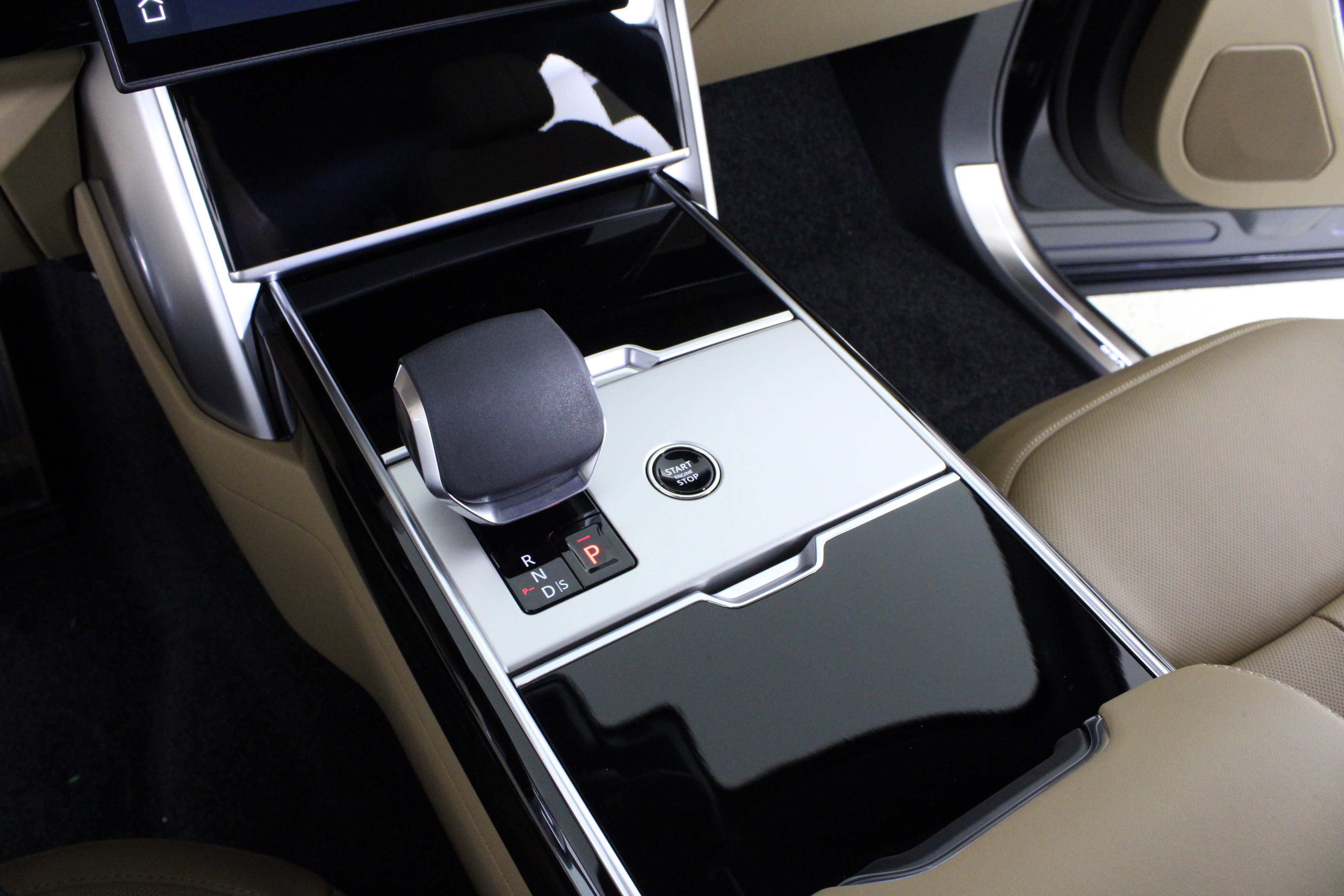 New 2026 Land Rover Range Rover Long Wheelbase SE image 22