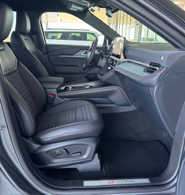 New 2026 Ford Explorer ST-Line w/ ST-Line Street Pack image 9
