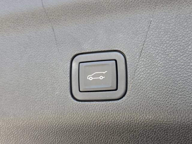 Used 2023 GMC Yukon AT4 w/ AT4 Premium Plus Package AWD/4WD image 18