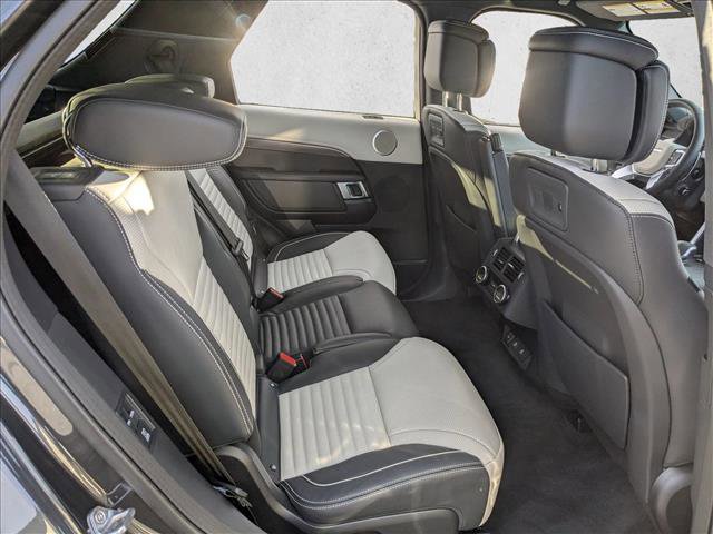 Used 2024 Land Rover Discovery Metropolitan Edition image 22