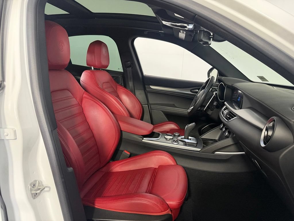 Used 2023 Alfa Romeo Stelvio Veloce AWD/4WD image 37