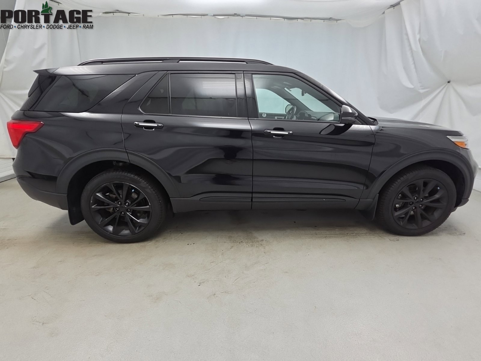 Used 2022 Ford Explorer Platinum w/ Class IV Trailer Tow Package AWD/4WD image 8