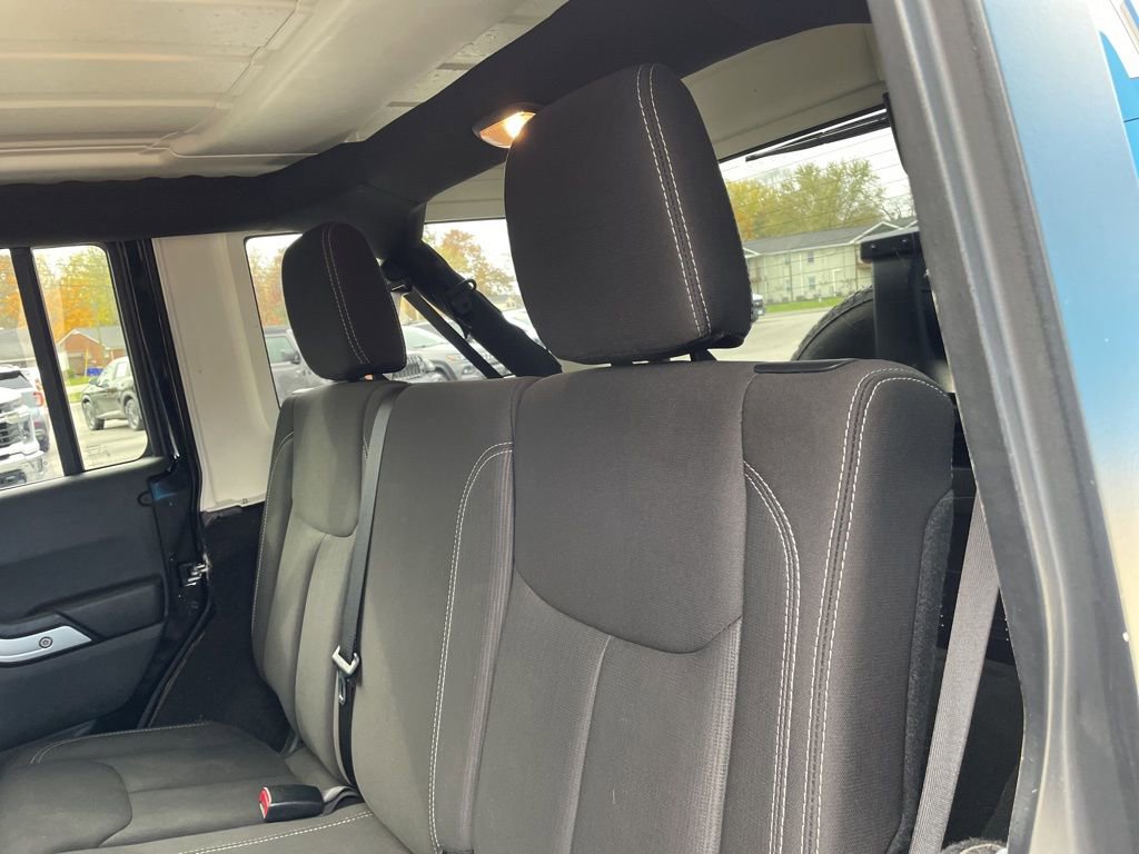 Used 2017 Jeep Wrangler Unlimited Sahara w/ Connectivity Group image 34