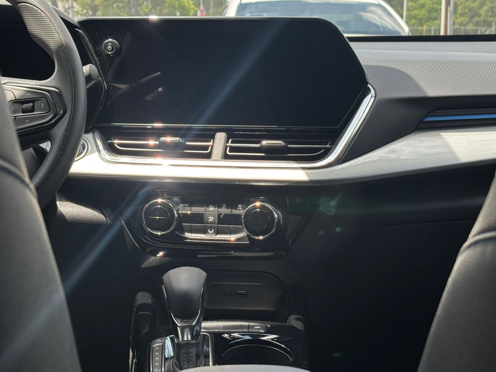 Used 2025 Chevrolet Trax LT FWD image 17