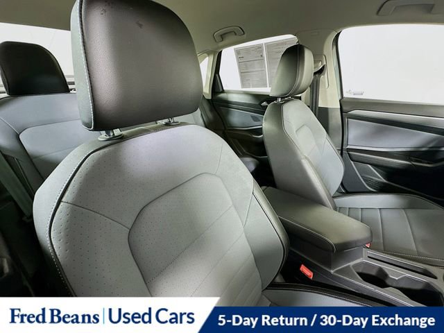 Used 2025 Volkswagen Jetta SE image 28