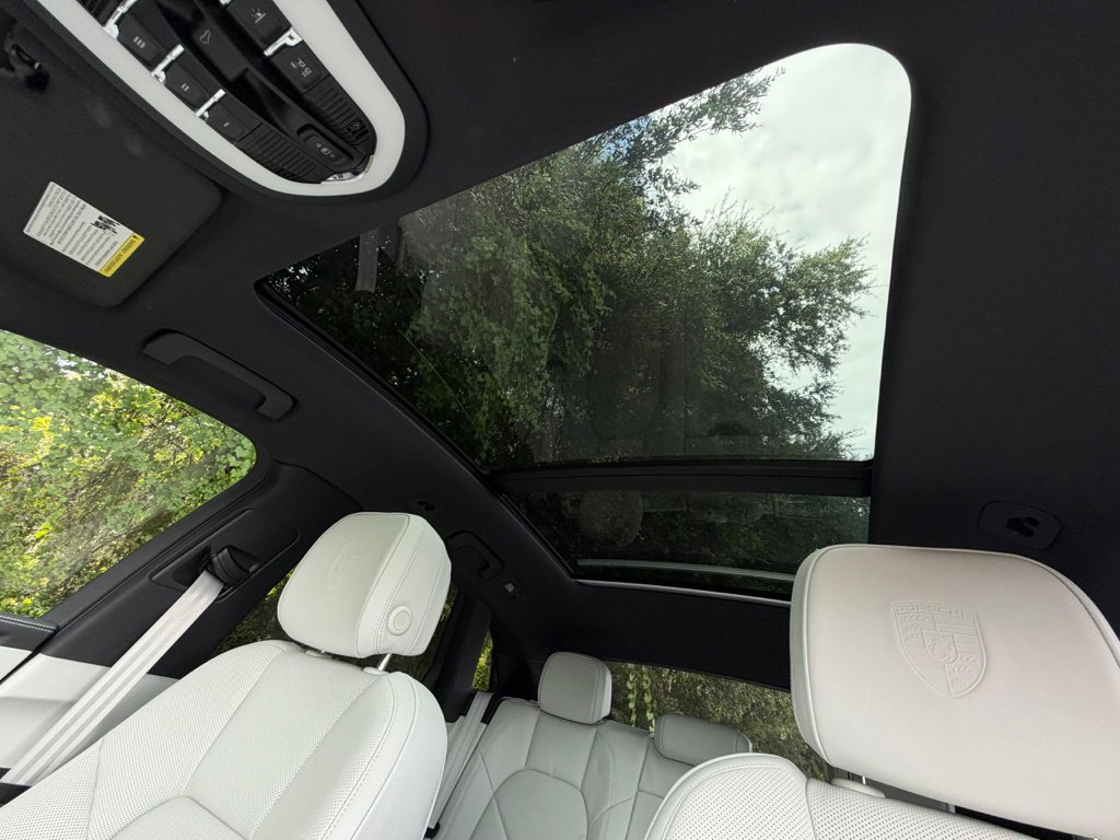 Certified 2026 Porsche Macan AWD/4WD image 15