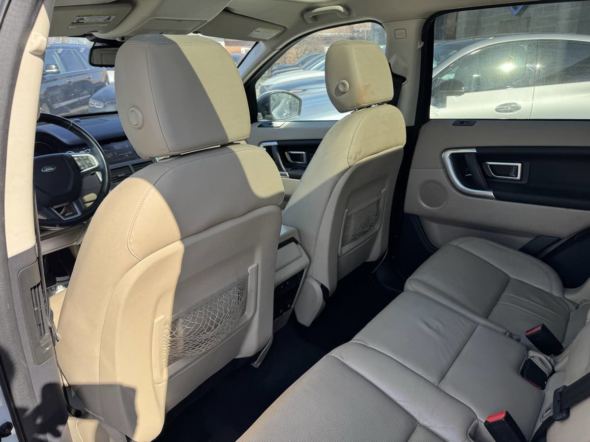 Used 2018 Land Rover Discovery Sport HSE image 45