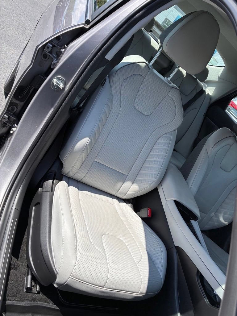 Certified 2024 Hyundai Elantra Limited FWD image 19
