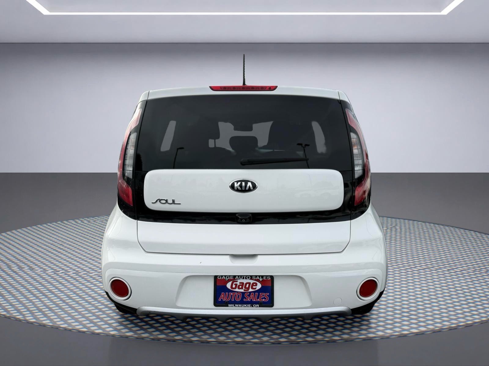 Used 2018 Kia Soul + FWD image 5