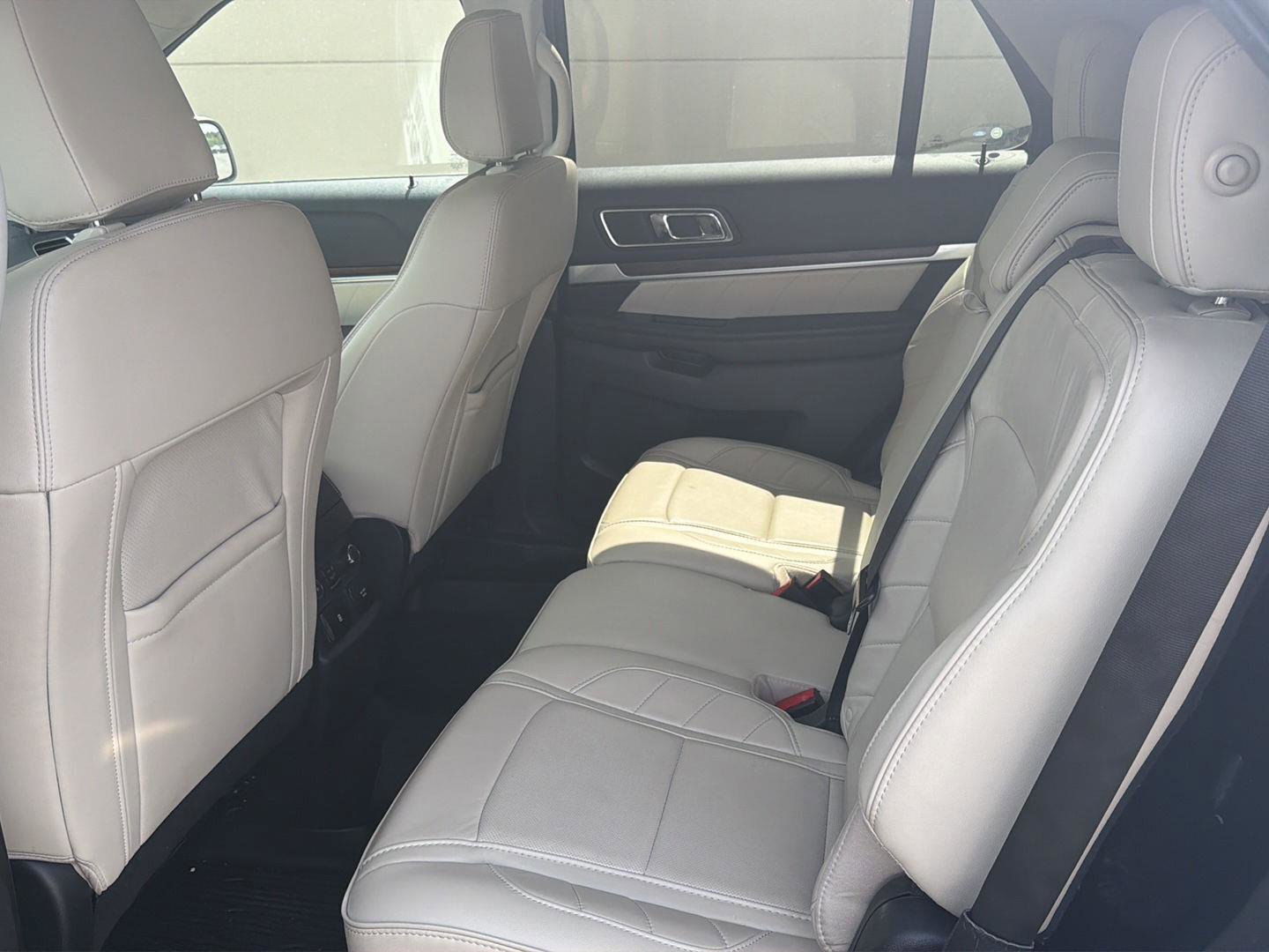 Used 2019 Ford Explorer Limited w/ Limited Luxury Package AWD/4WD image 12