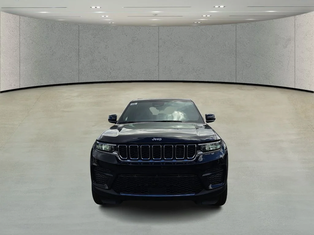 New 2026 Jeep Grand Cherokee Laredo RWD image 2