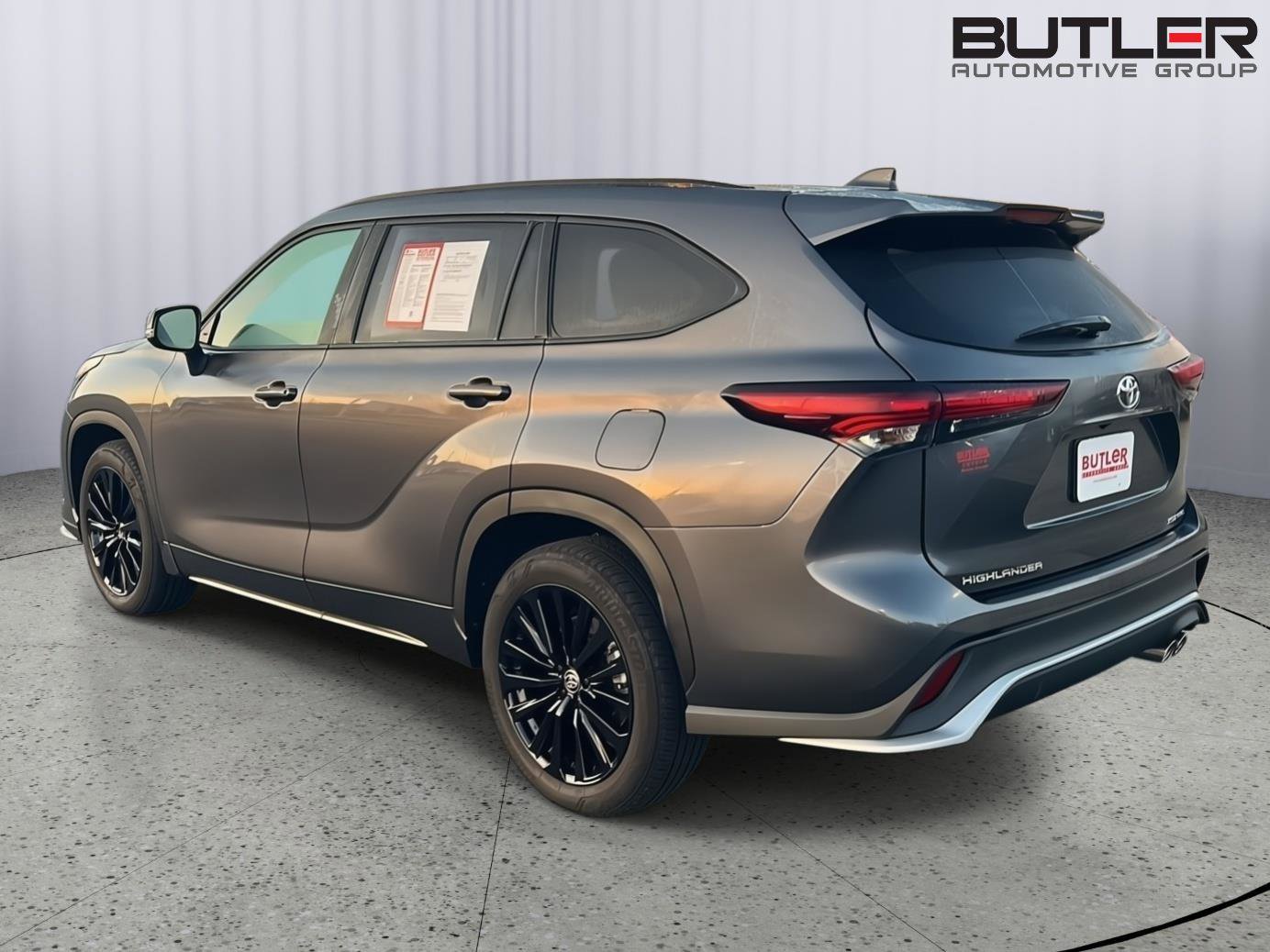 Certified 2025 Toyota Highlander XSE AWD/4WD image 4