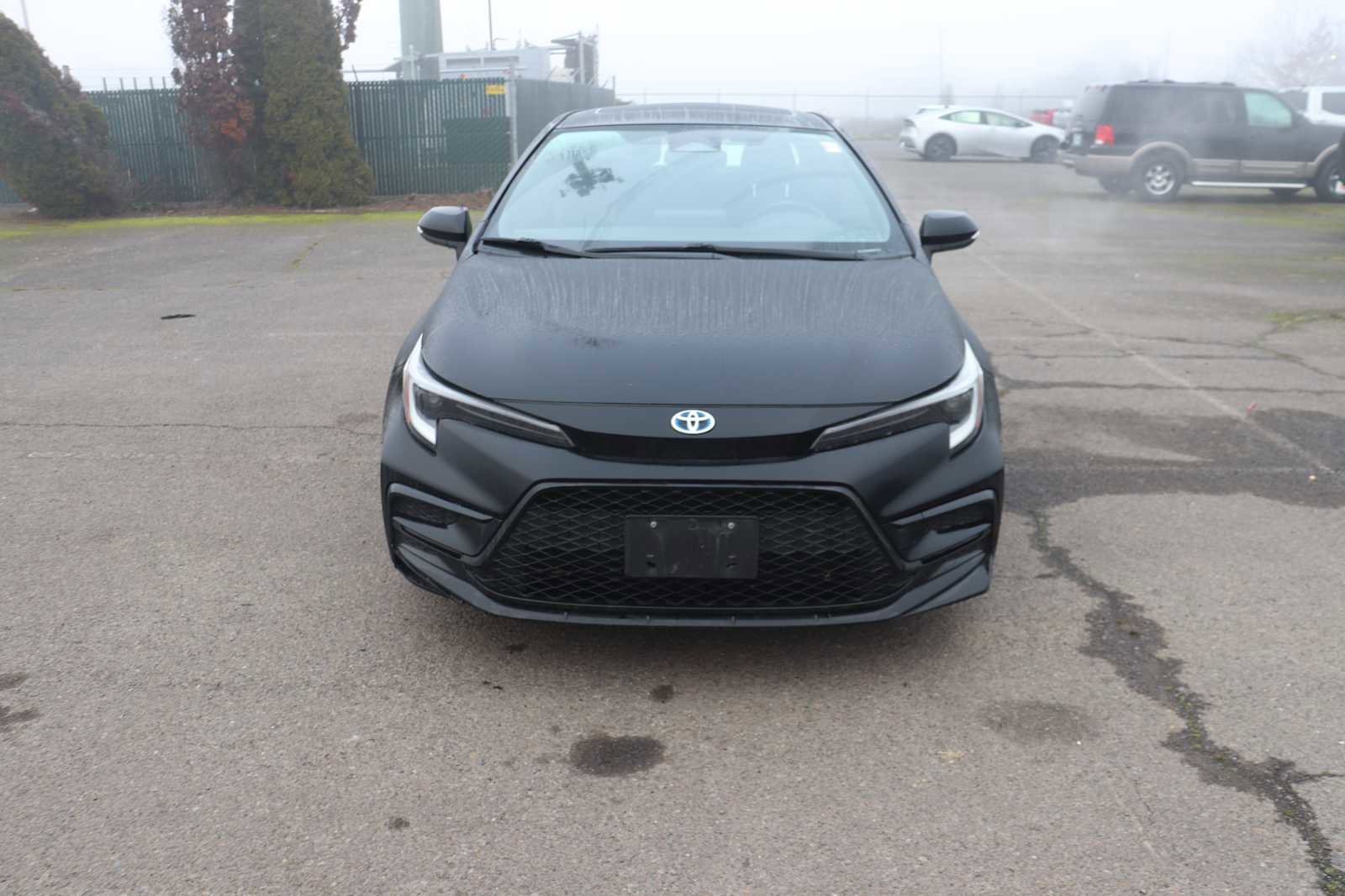Used 2024 Toyota Corolla SE w/ SE Package image 2