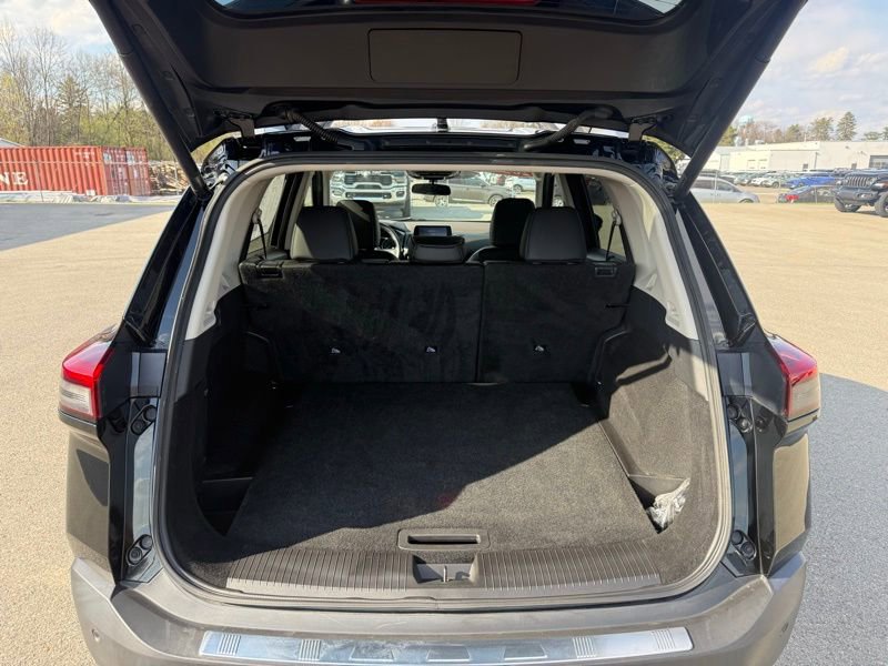 Used 2022 Nissan Rogue SV w/ SV Premium Package image 16