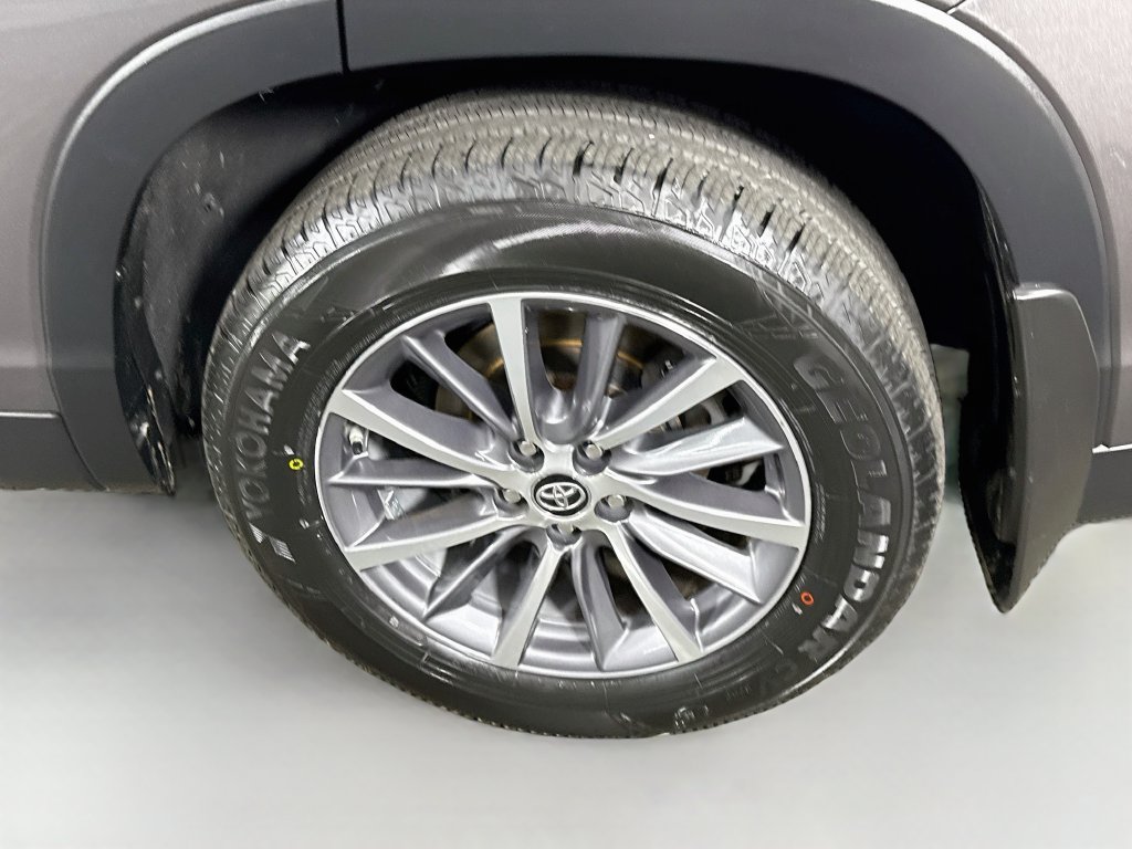 Certified 2019 Toyota Highlander XLE AWD/4WD image 36