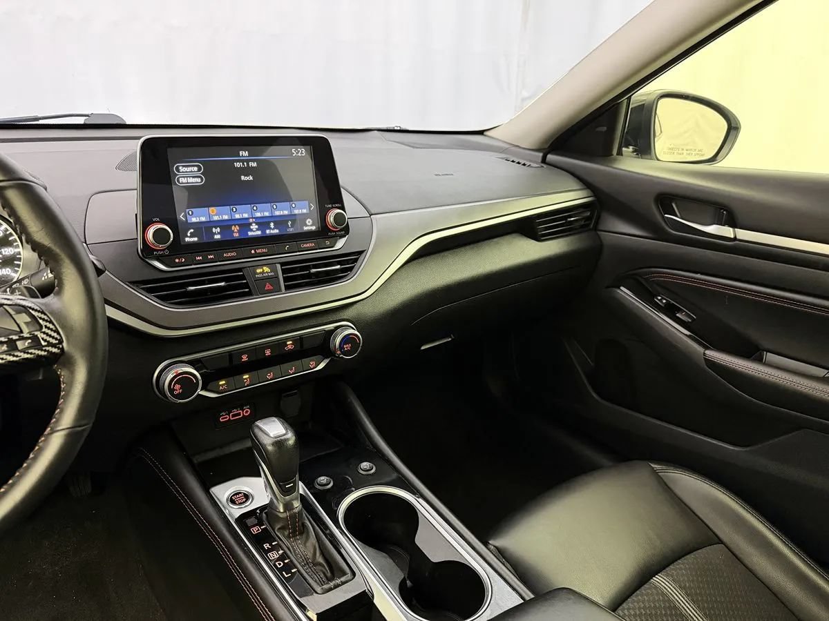 Used 2023 Nissan Altima 2.5 SR FWD image 14