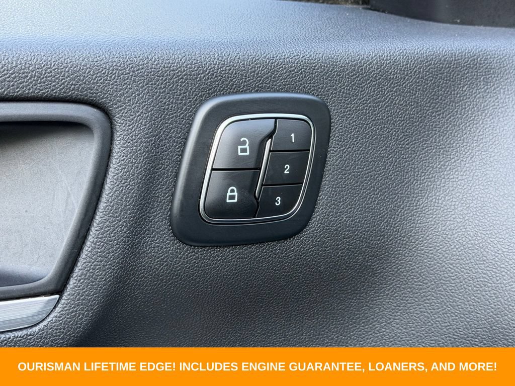 Used 2025 Ford Escape Platinum AWD/4WD image 26