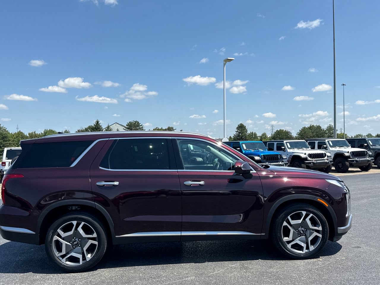 Used 2024 Hyundai Palisade SEL w/ Premium Package FWD image 2