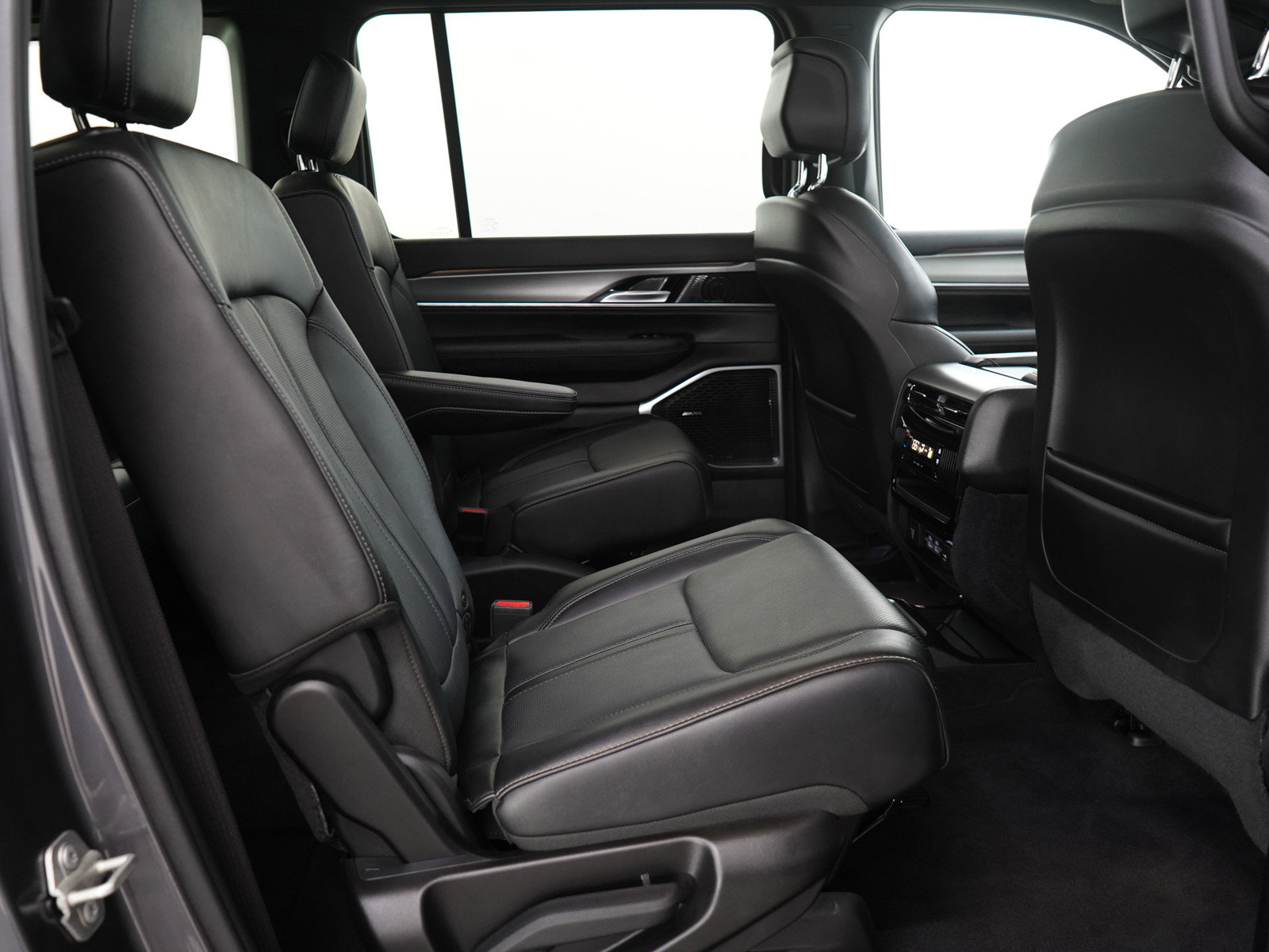 Used 2024 Jeep Wagoneer Series II image 16